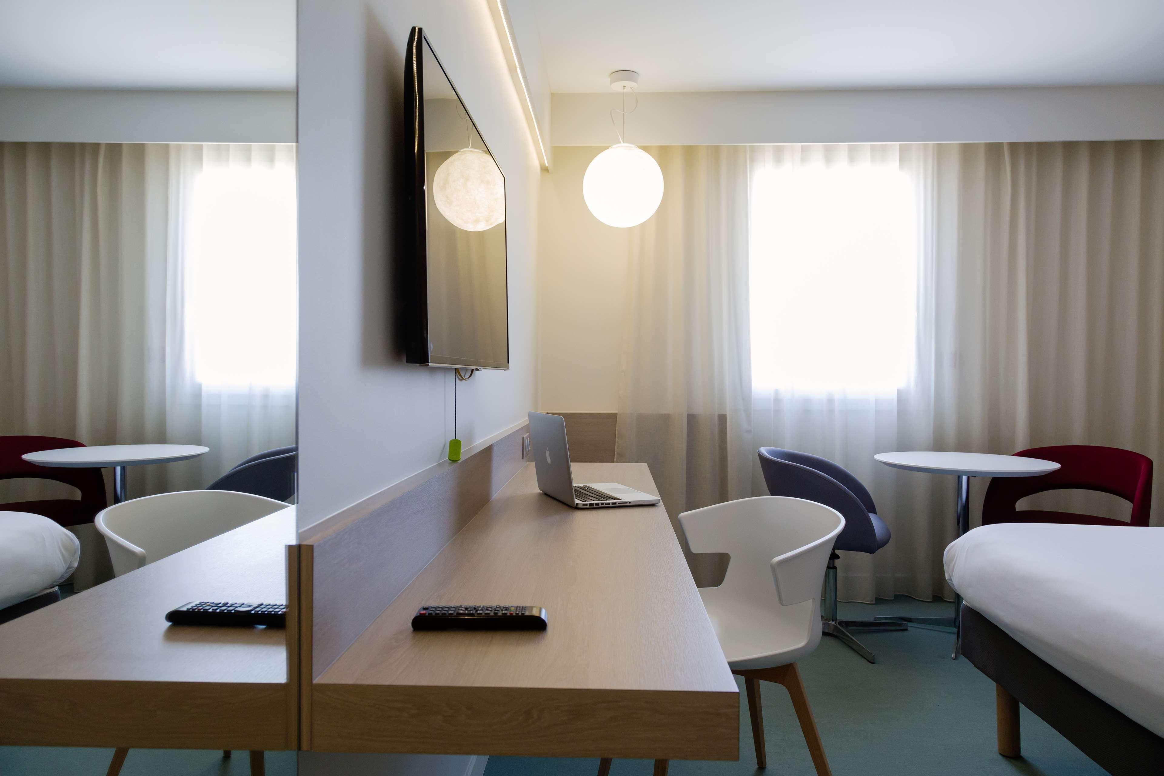 Kyriad Montpellier Est - Lunel Люнель Экстерьер фото