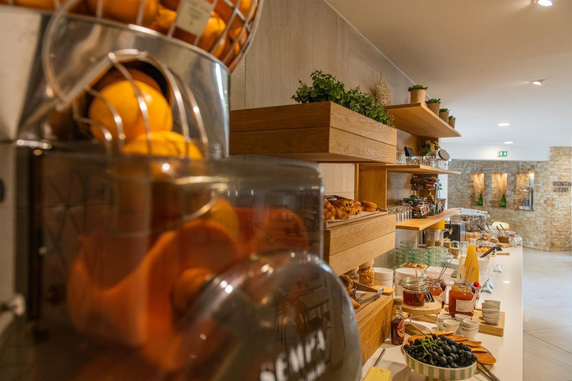 Kyriad Montpellier Est - Lunel Люнель Экстерьер фото