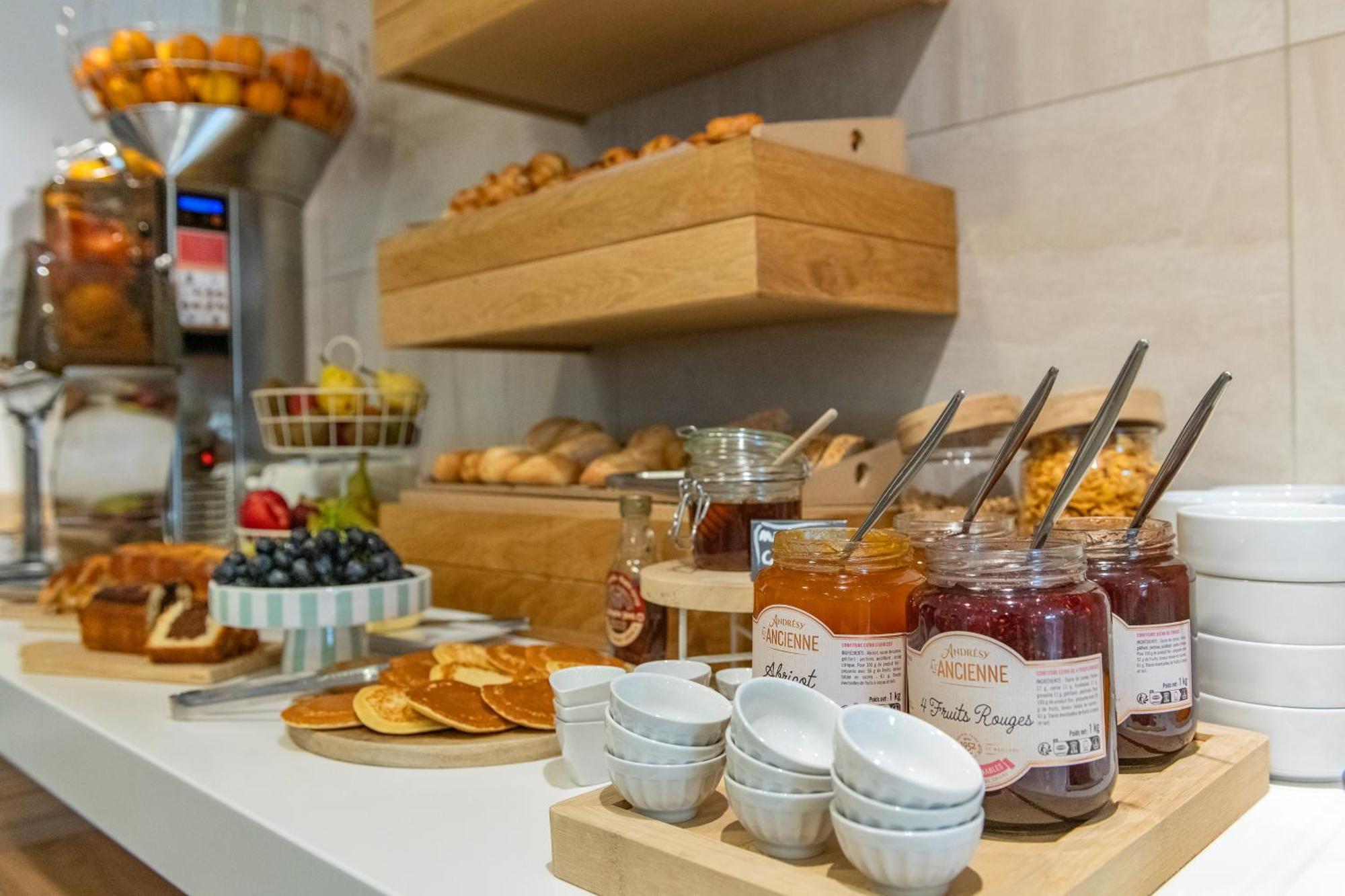Kyriad Montpellier Est - Lunel Люнель Экстерьер фото